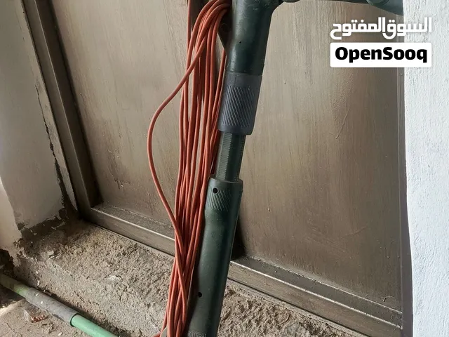 آلة قص العشب وتشذيب النجيل
