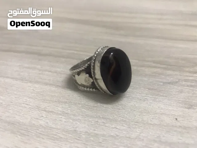 الحجر من الأحجار عقيق