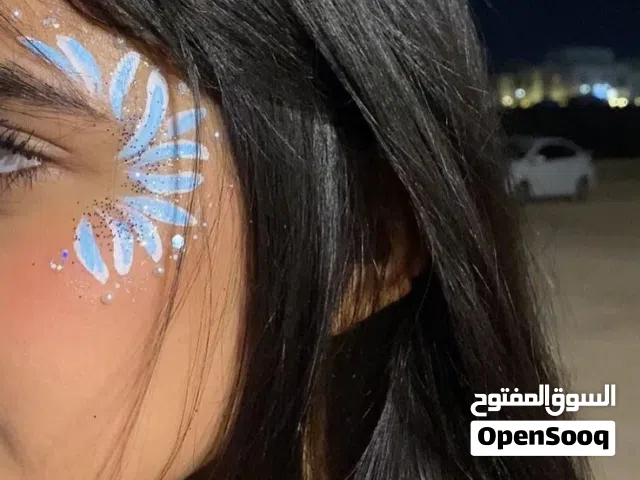 مهرجة ، رسم على الوجه