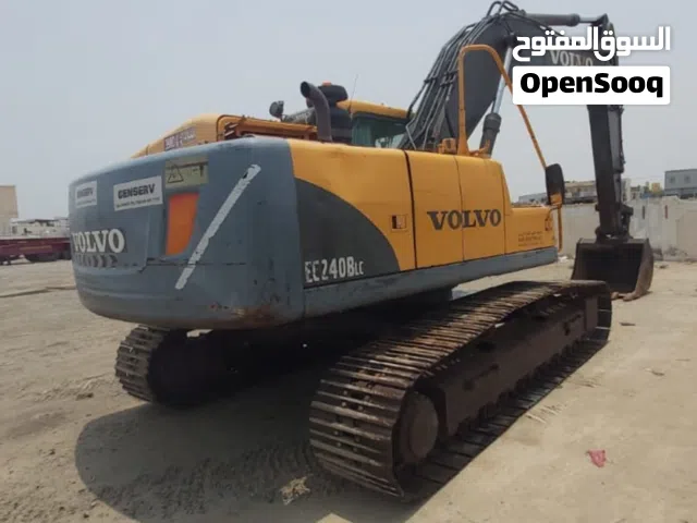 للبيع حفار فولفو موديل 2012 حجم 240 بكيت فقط مطلوب13
