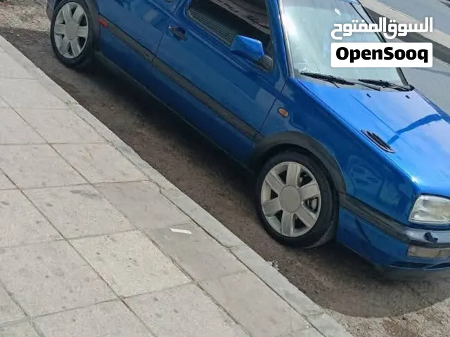 فولكسفاغن جولف MK3 1993 مستعملة لون أزرق بحالة جيدة مع تأمين وكهربائية