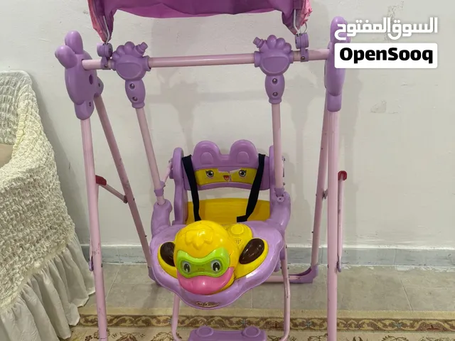 أرجوحة أطفال وشيالة (baby carrier ) وشنطة بيبي وفرشة للبيبي