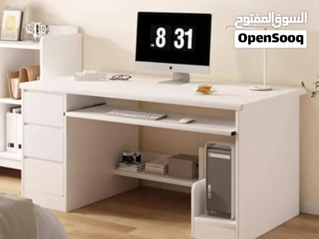 مكتب كمبيوتر عملي وأنيق تصميم عصري وبسيط يناسب غرف النوم والمكاتب
