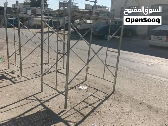 نشتري جميع انواع مواد انشائيه جديد و مستعمل جكات وسقايل وخشب طوبار