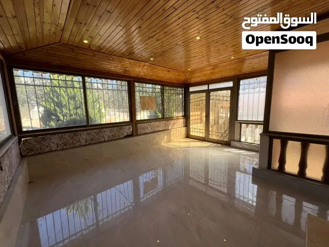 شقة أرضية  للبيع محدثة بالكامل  موقع مميز بالقرب من مدارس المنهل