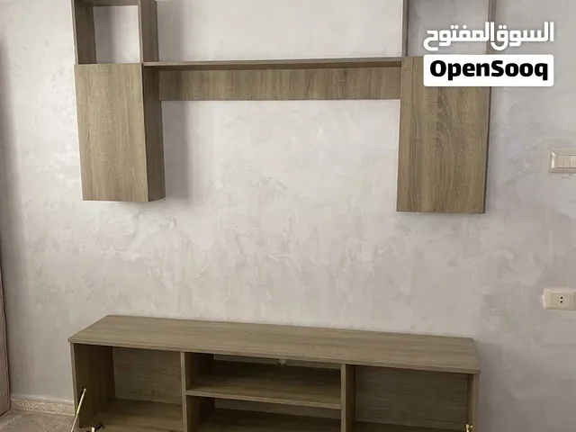 طاولة تلفزيون للبيع لغرض التجديد