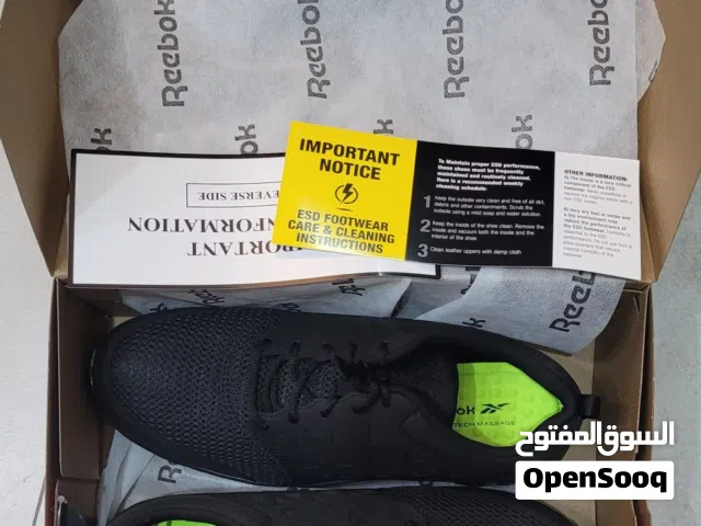 حذاء ريبوك جديد غير مستعملة مع العلبة الأصلية قياس 44