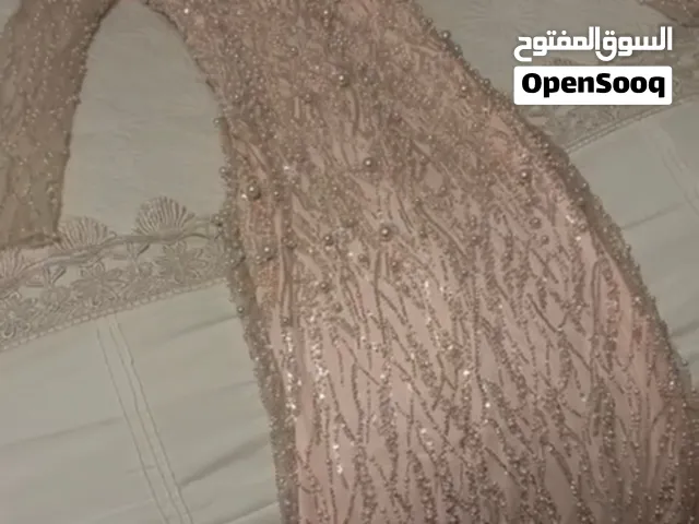 فستان لبسته مره وحده بس للبيع أخذته ب1800ببيتيه ب 1200