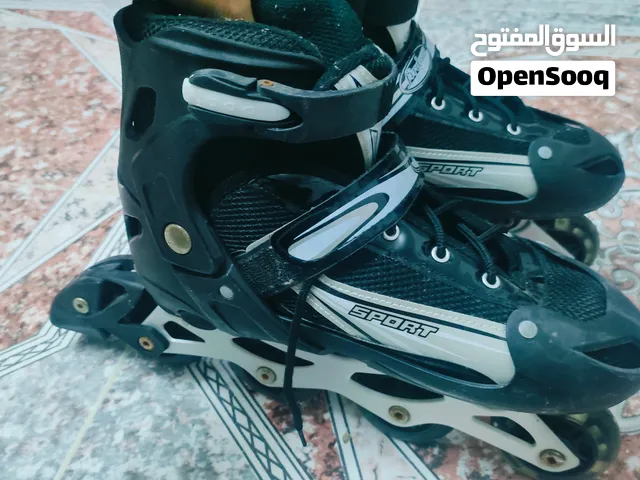 Skating shoes, black color, adjustable size in perfect condition only used once