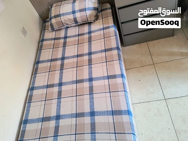 سرير خشب للبيع