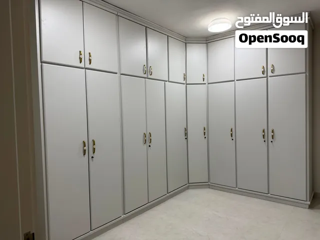 خزانة ملابس كبيرة دهان جديد قطعتين و زاوية لاتيه قشرة بلوط 18 مقشط احرف زان