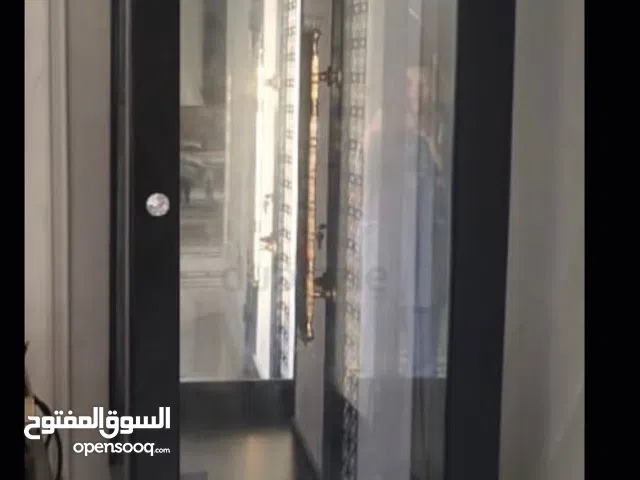دولاب للتحف والاكسسورات المنزل