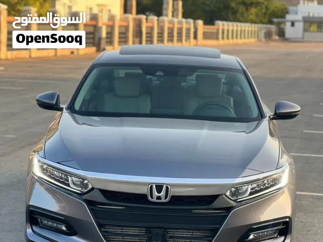 هوندا أكورد EXL موديل 2018 قم 1 رمادي وداخل بيج وحادثها جدا بسيط والممشى جدا قليل