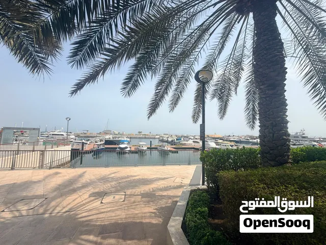 شقة سوبر كورنر فاخرة من 3 غرف بإطلالة كاملة على المرسى للبيع في الموج مسقط