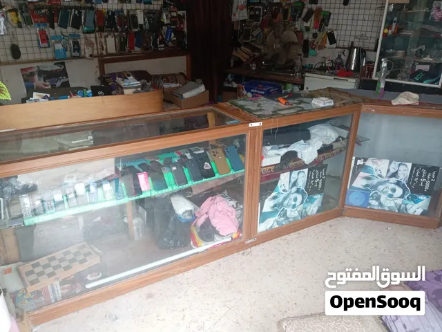 بترينات عدد 3 للاجهزه الخلويه تفصيل اللمنيوم وقزاز بحالة ممتازه