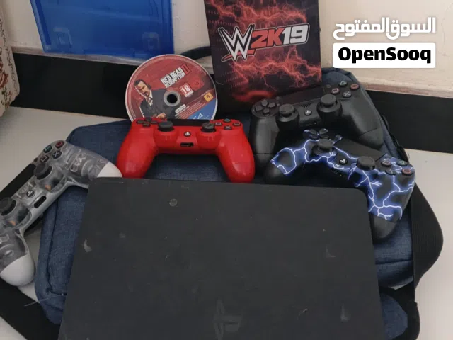 ps4 نظيييفة مع أربعة أجهزة وأشرطة العاب