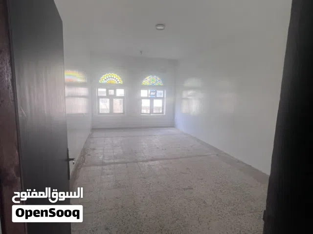 شقة كبيرة خمس غرف تنفع استديو تسجيل او إذاعة او مختبرات طبية - او عيادات