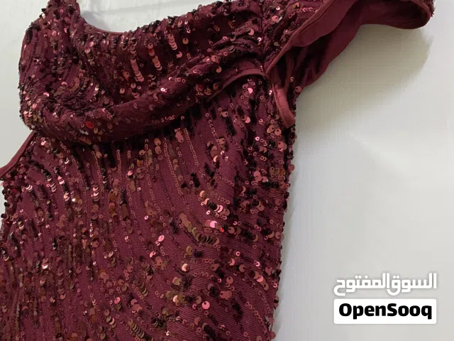 فستان سهرة ( عنابي احمر )للسهرات ومناسبات مقاس s الى m طول 153/154 ستررررش