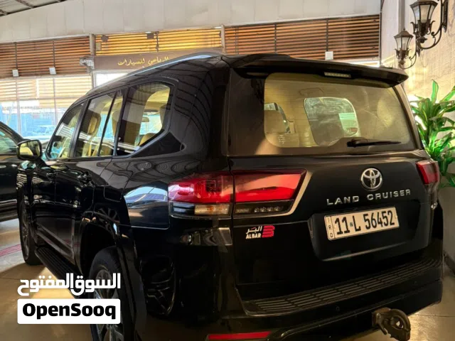 تويوتا  لاندكروزر  موديل 2024 فئةGXR عداد المسافة 63000    يتوفر بيع او مراوس   لمعرفة السعر الاتصال