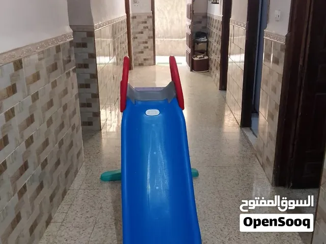 شقة  4غرف،  واسعة،  مطلة على البحر