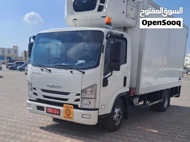 Isuzu 3 ton freezing trucks for rent شاحنة 3 طن للايجار