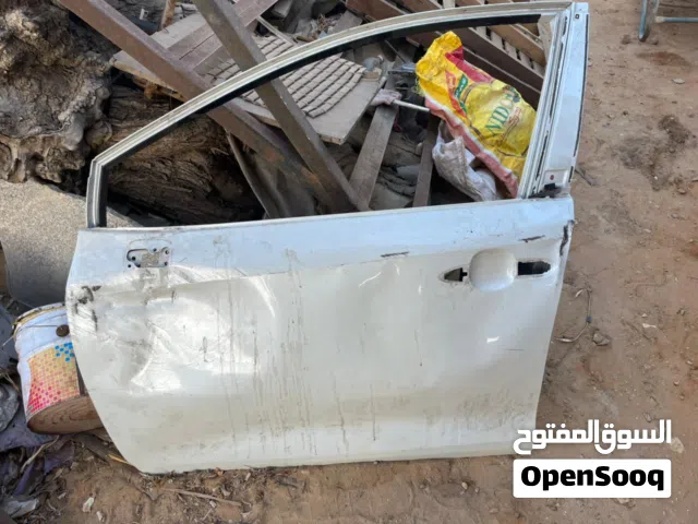 باب تيوتا كرولا