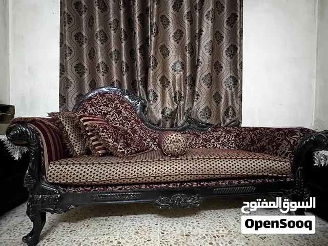 طقم كنب كلاسيك جميل و مريح جدا بسعر لقطة (سبب البيع عدم وجود فراغ في البيت)