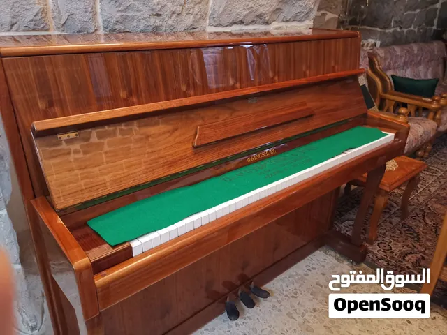 Piano بيانو أنيق ونادر من 1995