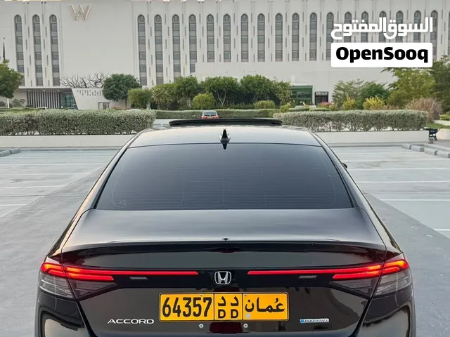 هوندا اكورد 2023 الفل اوبشن هايبرد فئة EXL فتحة سقف قمة فالنظافه وبحادث بسيط جداً لايذكر