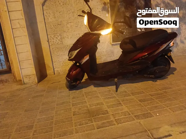 بيع سريع جدا للبيع سكوتر الكهربائية نضيفه ماتعاني من اي مشاكل البتاري جدد