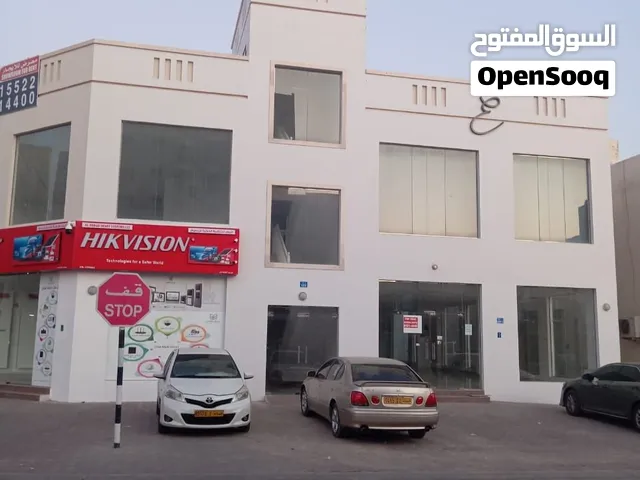 معرض طابق اول كامل 450متر مربع للايجار في العامرات السادسة