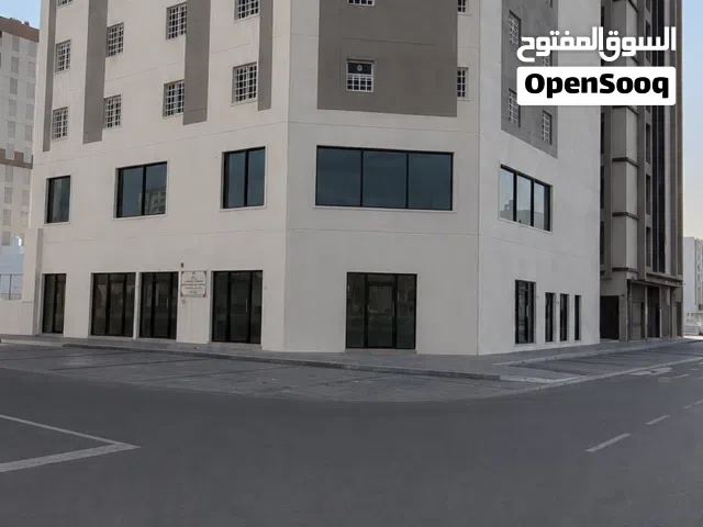 شقق للايجار بمنطقة المعبيله شارع النزهه قريب نستو مبني جديد أول ساكن 165 ريال عوائل فقط