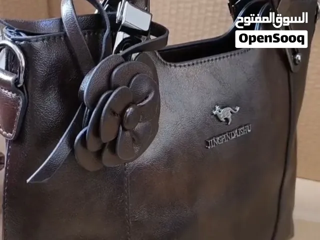جنطه ماركة الكنغر لون جوزي محروك حجم شبر ونص