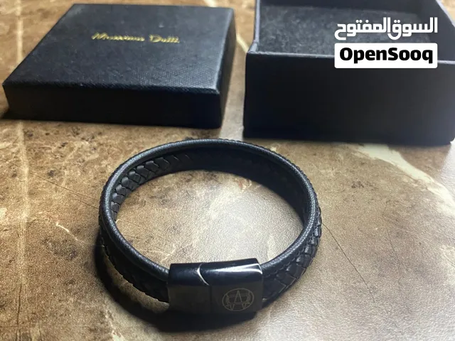 Massimo dutti black leather اسوار للبيع