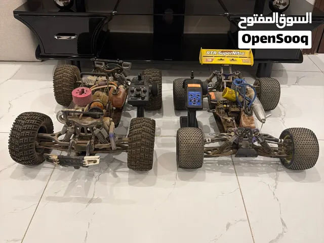 للبيع سيارتين ريموت نيترو (Nitro RC Cars) بحجم كبير مع الأغراض والريموتات على السوم