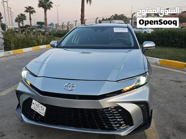 تويوتا   كامري  موديل 2025  السيارة وارد امريكي   فقط ربع بنيد صبغ رقم بغداد