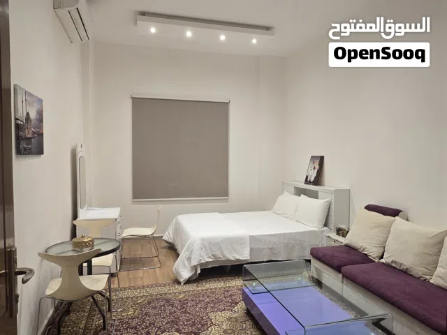 شقة مفروشة للإيجار – غرفة + مطبخ + حمام – العامرات الثانية قرب جامع الشكور