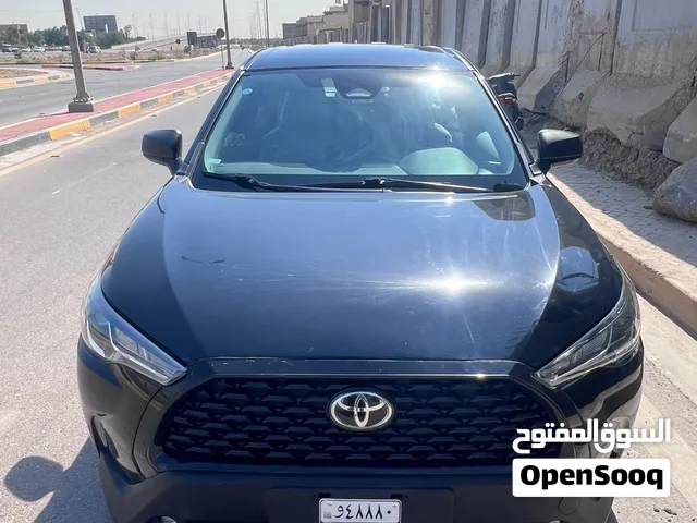 السلام عليكم تيوتا كورلا كروس للبيع دخول جديد موديل 24 وارد امريكي لون اسود