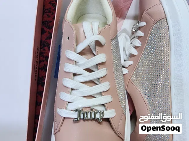 New unused women shoe for sale sizec38 with box.