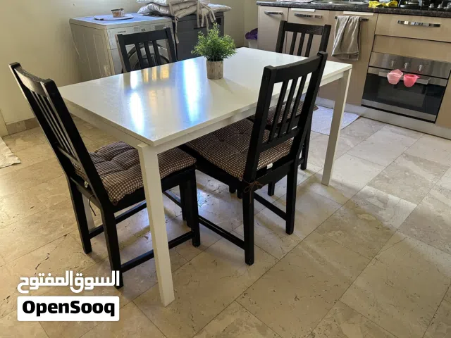 طاولة مع 4 كراسي ماركة أيكيا IKEA