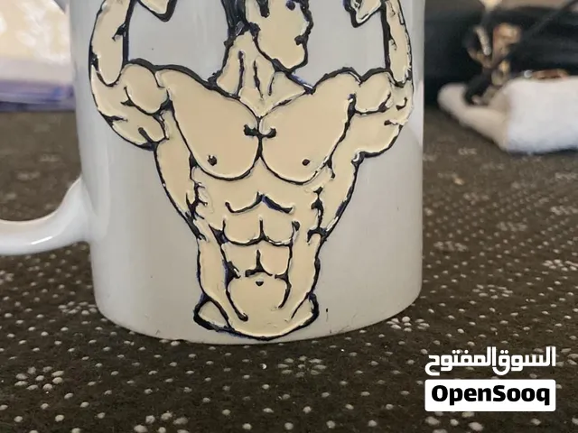 رسم يدوي على الكاسات