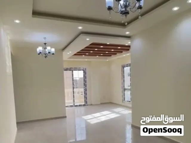 شقة 164م للبيع بالمنطقه الثامنه مدينة الشروق تشطيب الترا سوبر لوكس