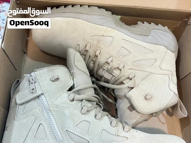 سيفتي ريبوك جديد امريكي قياس 11 يلبس 44 و45