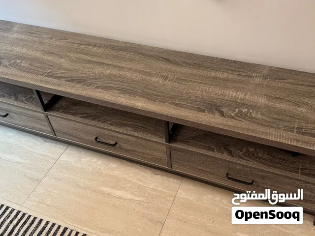 طاولة تلفزيون