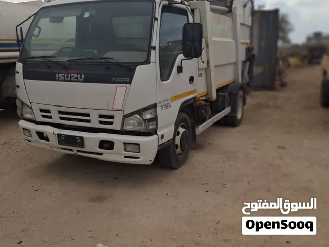 سيارة شبه صفار