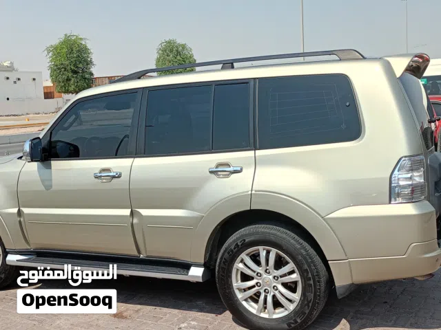 Golden Pajero 2013