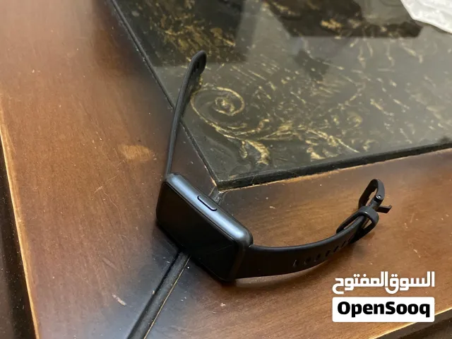 اسمها الكامل: HUAWEI Band 10.