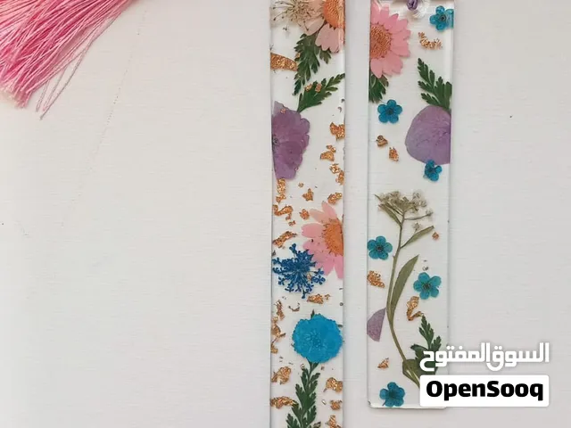 فواصل ورقية مع رسومات وكتابات جميلة وفواصل ريزن بالاسماء جميلة لقراءة الكتب