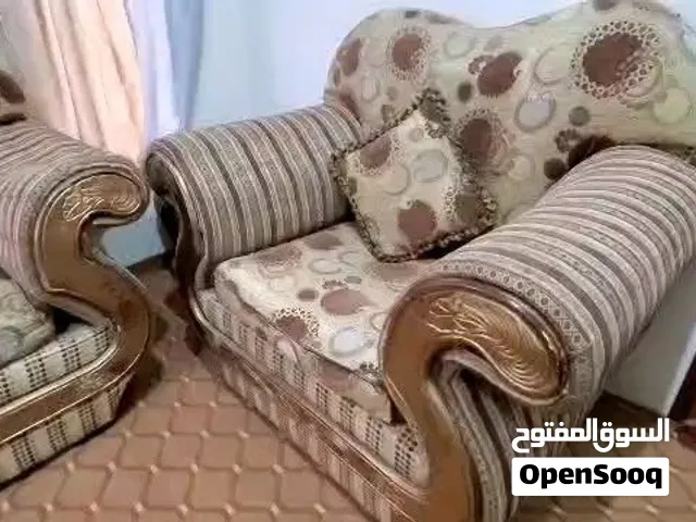للبيع مستعجل طقم كنب مجلس فاخر مكون من اربع قطع فاخره