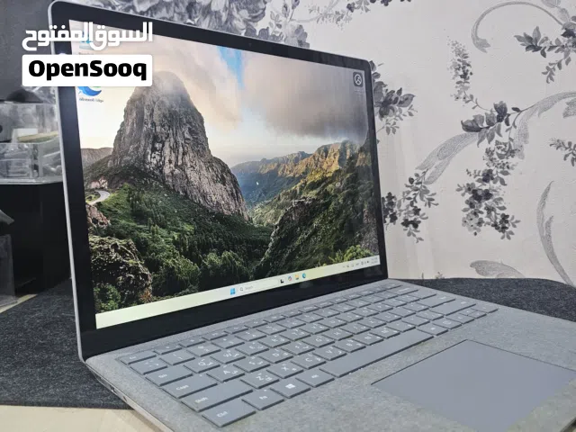 Microsoft Surface laptop Core i5 8gb 256gb
